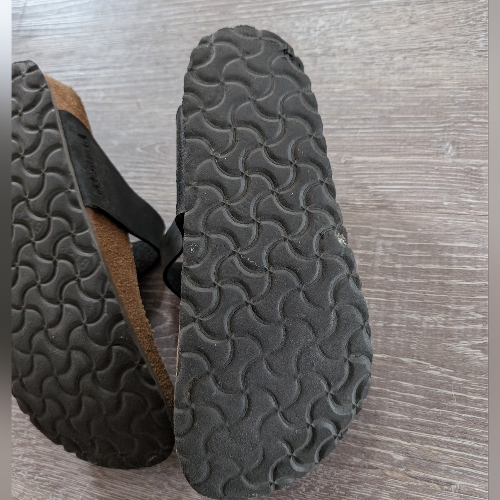 BIRKENSTOCK - Black Leather Gizeh Sandals - Picture 6 of 7